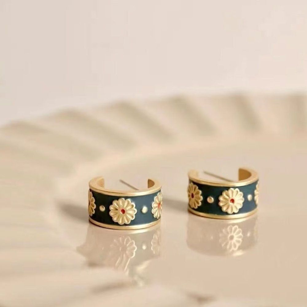 Daisy Delight Enamel Small Hoop Earrings - Picture 10 of 11